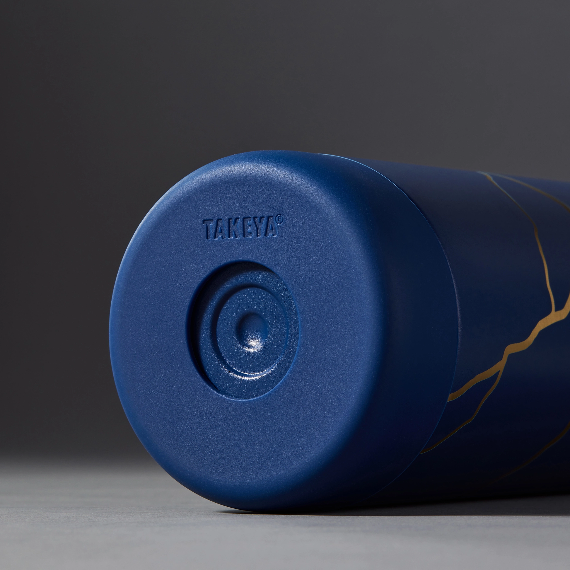 kintsugi-water-bottle-with-spout-lid-e1 51390-TK_HO25_Kintsugi_Takeya9249.png